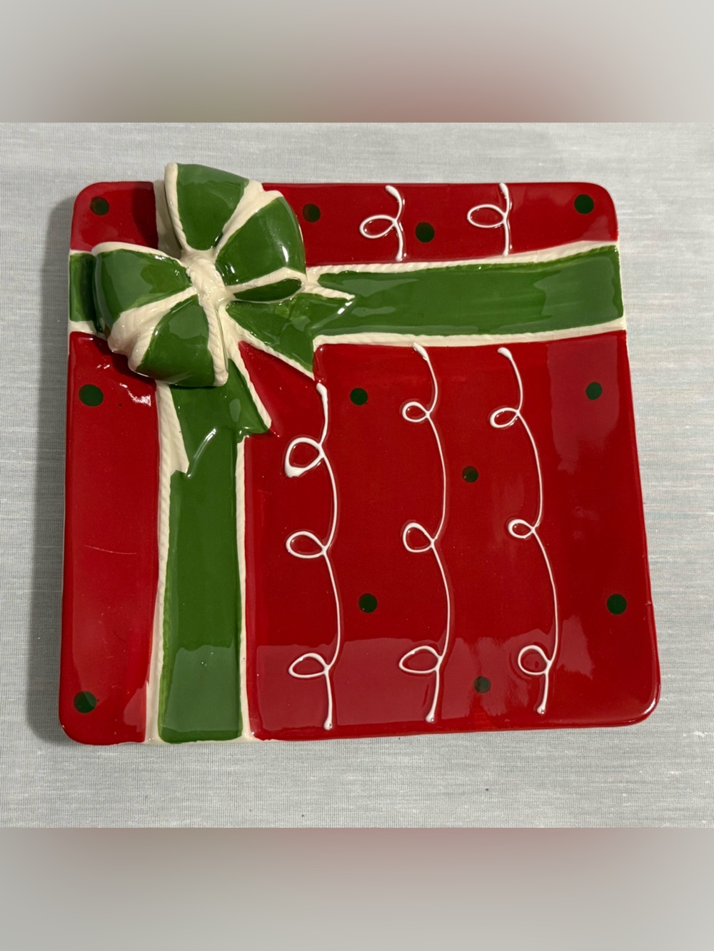 Giftcraft Ceramic Christmas Present Candy Dish Raised 3D Green Bow Plate